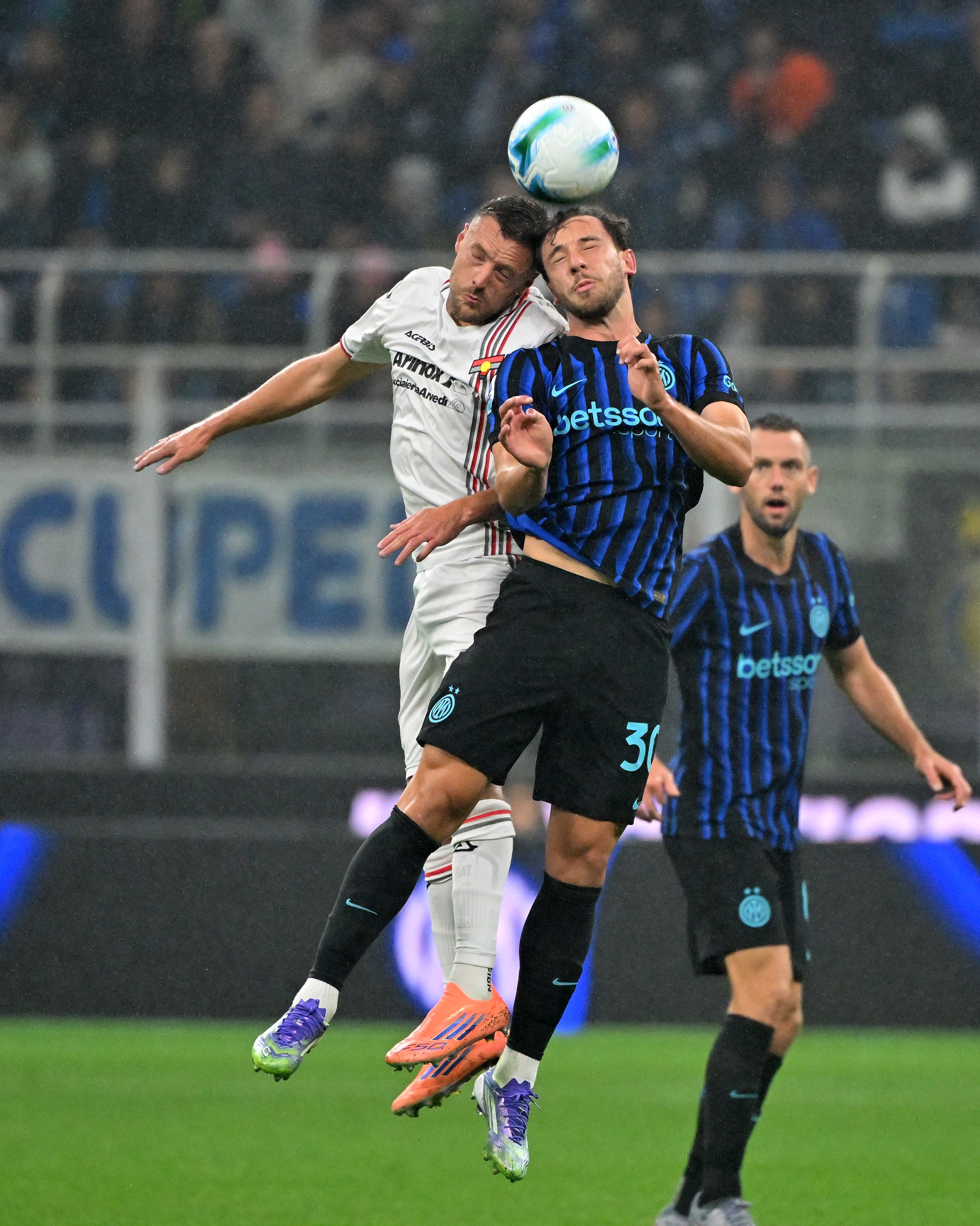 尊龙凯时-国际米兰客场不敌佛罗伦萨堪称完败(国际米兰星光暗淡,佛罗伦萨一路高歌)